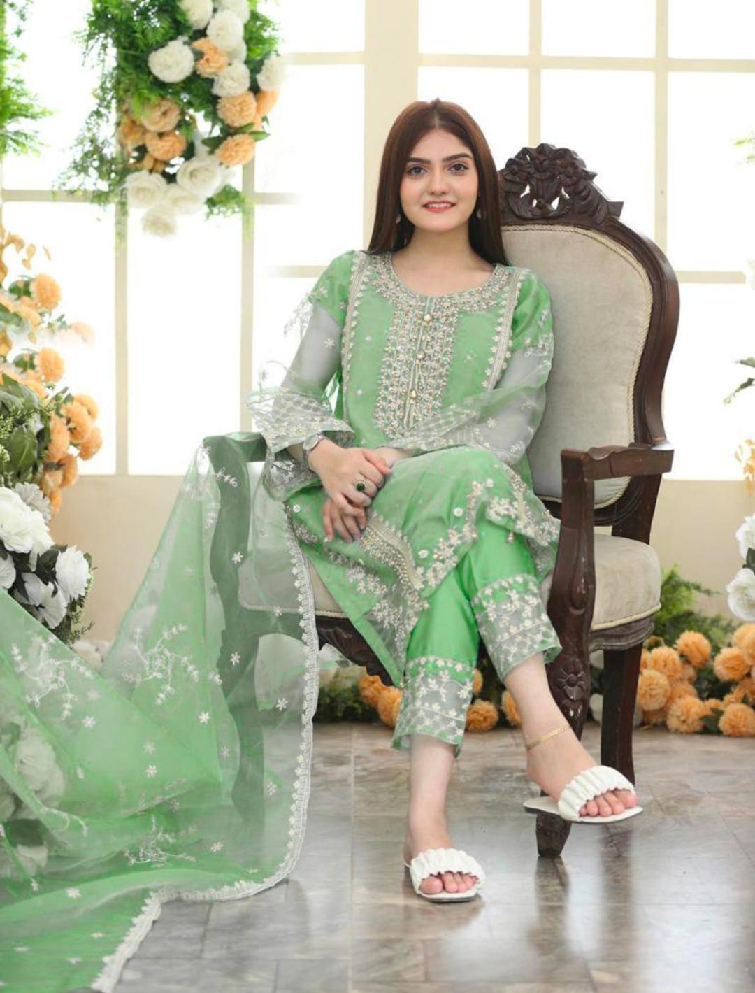Elegant Women's Stitched Suit in Green with Embroidered Organza – 3 Pcs