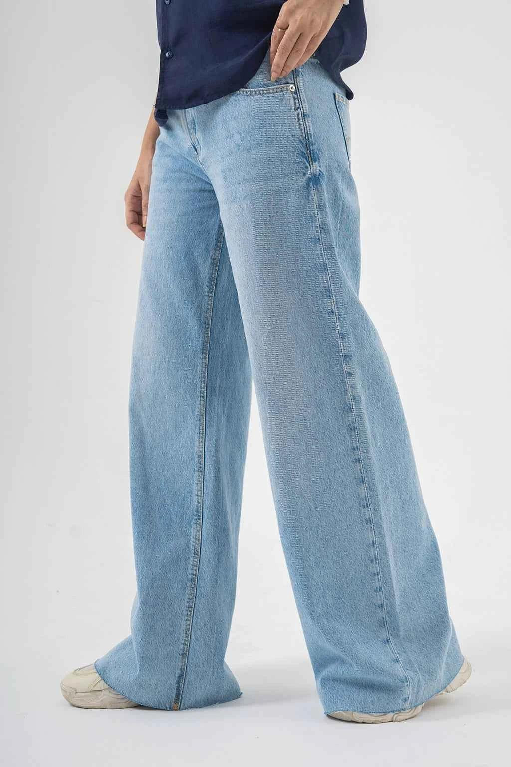 Easygoing Wide-Leg Blue Jeans – Effortless Trendy Style