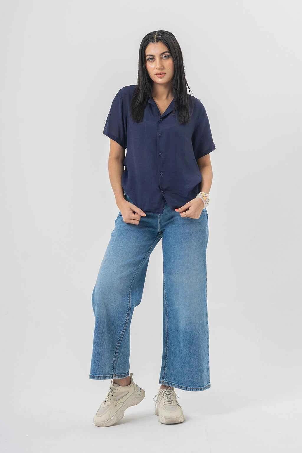 Trendy Wide-Leg Blue Jeans – Bold Casual Look