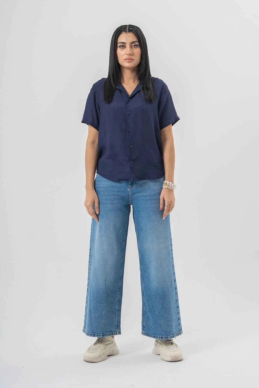 Trendy Wide-Leg Blue Jeans – Bold Casual Look