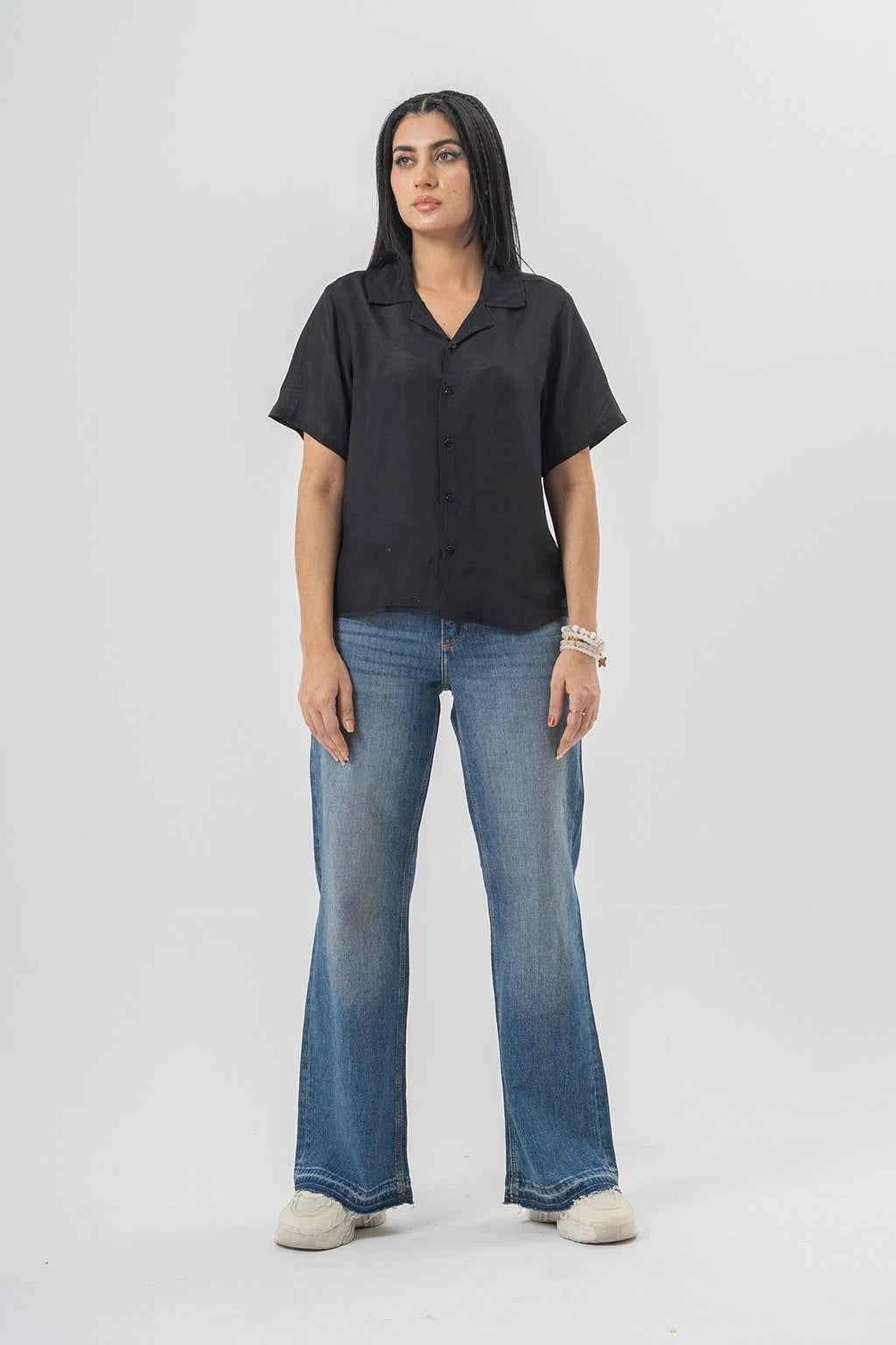 Light Wash Wide-Leg Jeans – Effortless Denim Flare Style