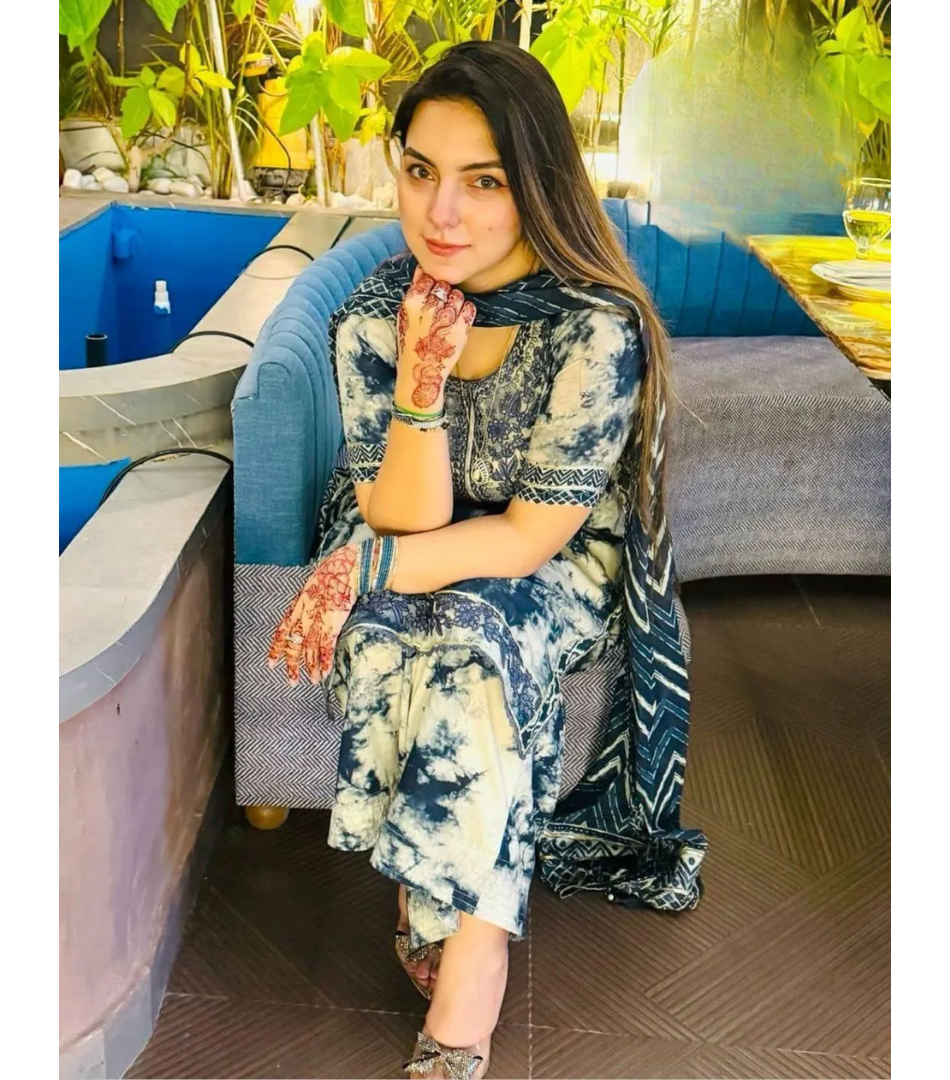3 Pcs Women's Stitched Arabic Lawn Printed Suit